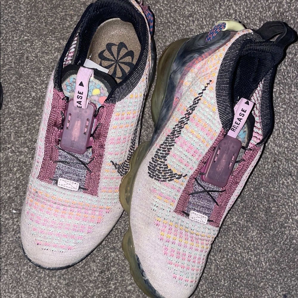 Nike Women's Pink and Gray Flyknit Sneakers vapormax